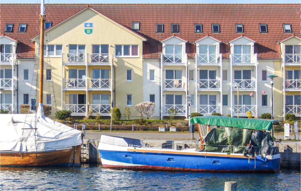 dois barcos ancorados na água em frente a um edifício em Awesome Apartment In Insel Poel With Harbor View em Insel Poel