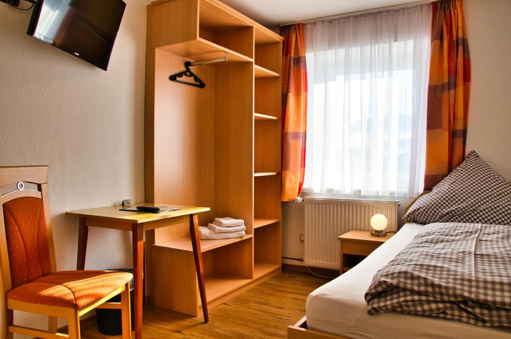 Postel nebo postele na pokoji v ubytování Hotel Gasthof Altmann