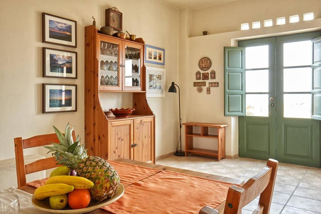 Fotografie z fotogalerie ubytování Summer House in Santorini v destinaci Foinikiá