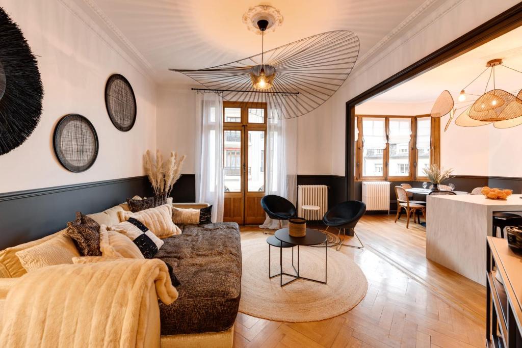 a living room with a couch and a table at Les Ilots - Joseph Blanc apartment 2 rooms on the lake wifi & balcony in Annecy