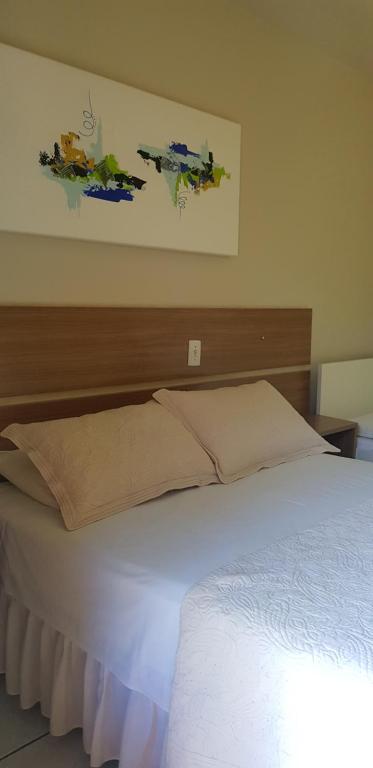 Cama ou camas em um quarto em Pousada Guaruja