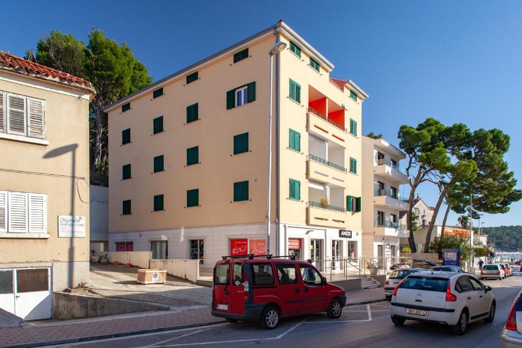 Budova, v ktorej sa apartmán nachádza