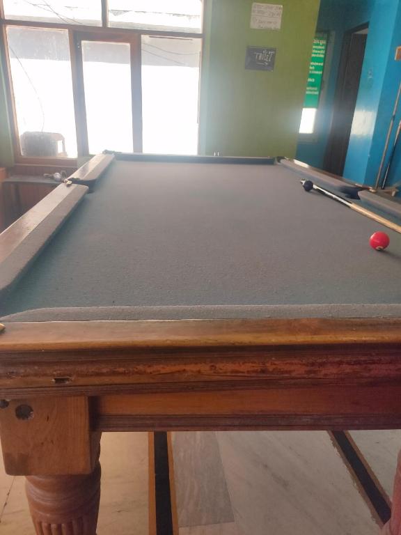 Biliár nebo kulečník v ubytování Hotel BHRIGU