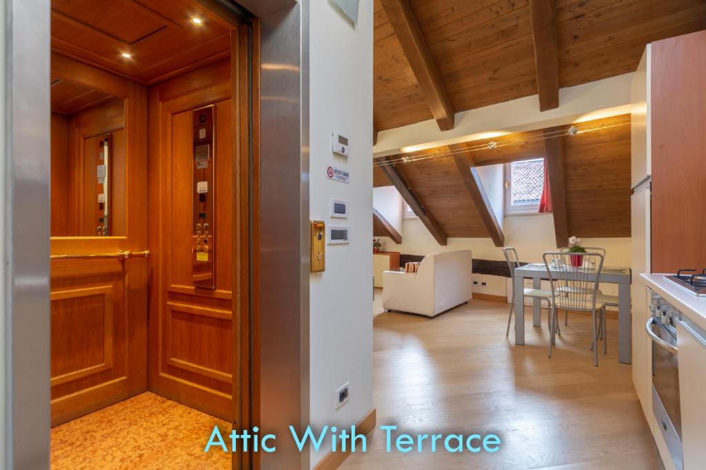 Santo Stefano Apartments - BolognaRooms - Attic Met Terras