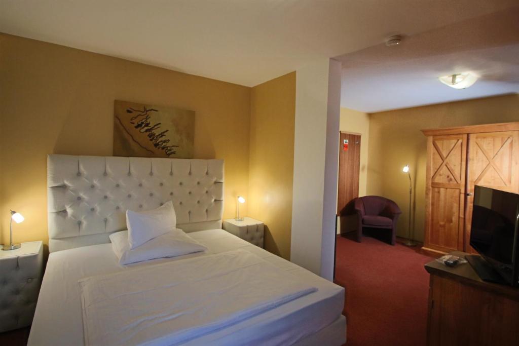 Postel nebo postele na pokoji v ubytování Hardtwald Hotel