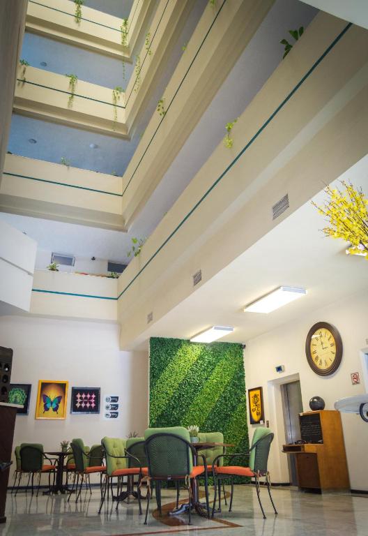 TV a/nebo společenská místnost v ubytování HOTEL TRUEBA
