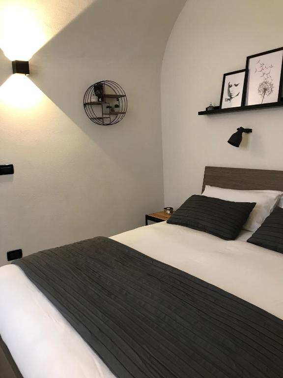 Łóżko lub łóżka w pokoju w obiekcie Rossi21