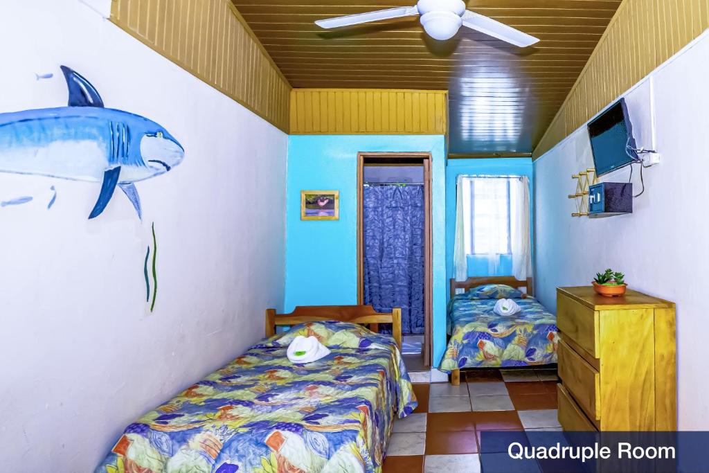 Postel nebo postele na pokoji v ubytování Blue Iguana