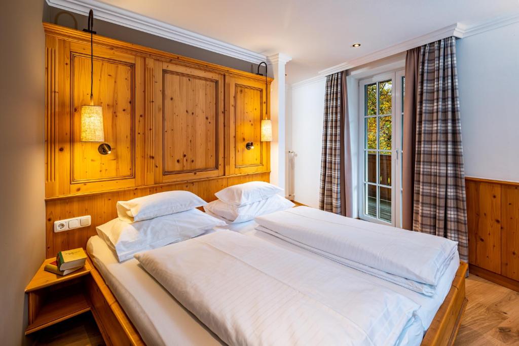 Postel nebo postele na pokoji v ubytování Hotel Fischerwirt Natur WaldSPA