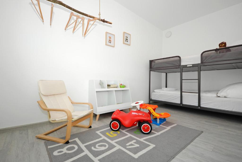 Postel nebo postele na pokoji v ubytování StayCozy Bike&Ski Apartments, barrierefrei, free WIFI, Erdgeschoss