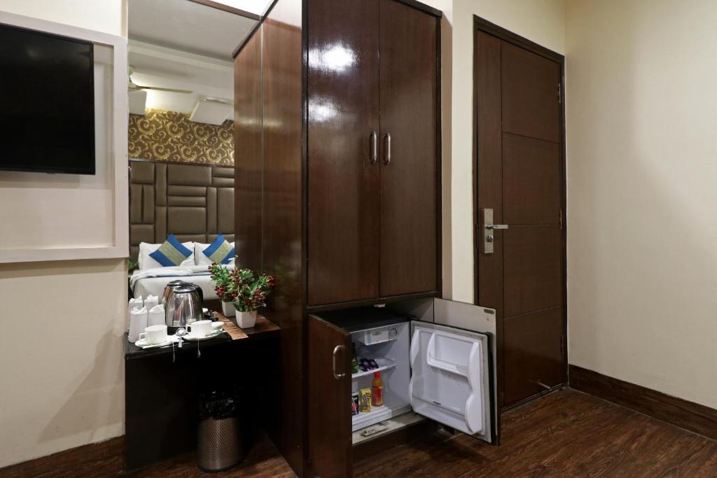 Una cocina o zona de cocina en Hotel Mannat international by Mannat
