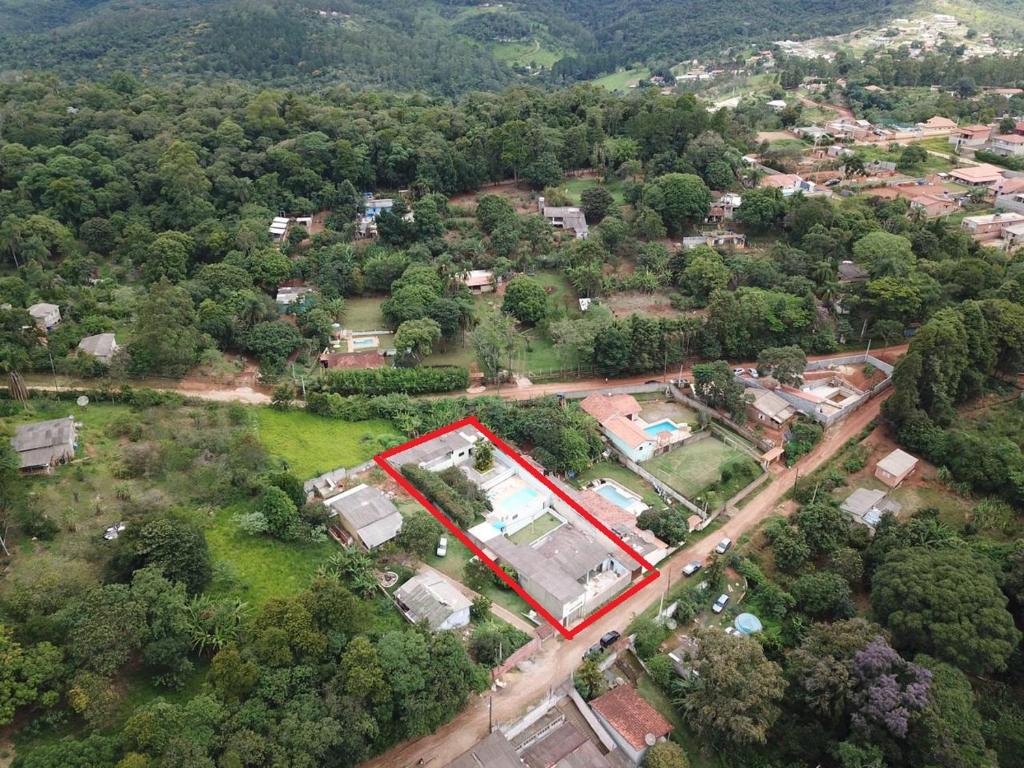  Linda Chácara com Piscina Churrasqueira e Wi-FI