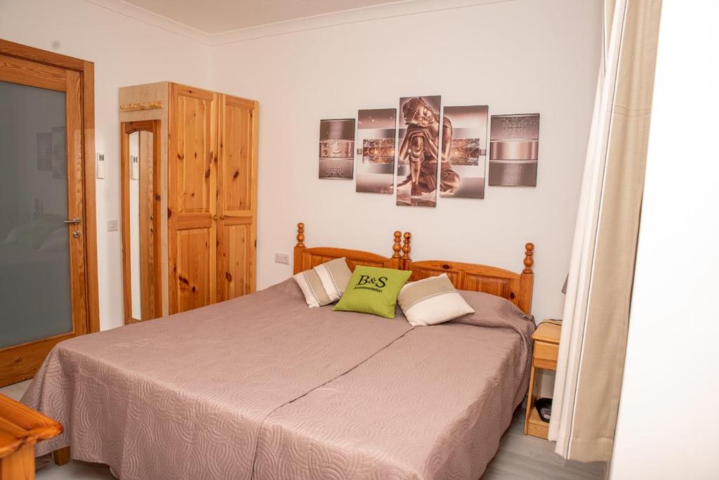 Postel nebo postele na pokoji v ubytování B & S Accommodation Sea View Apartment Marsascala, Malta