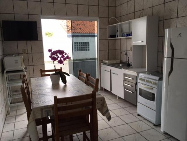  Apartamento com Piscina Perto da Praia