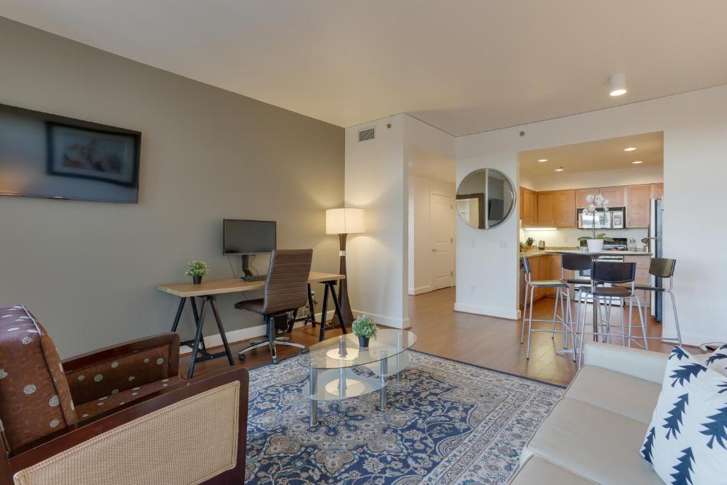 Renu Suites at The Burlington Portland - Deluxe Apartment