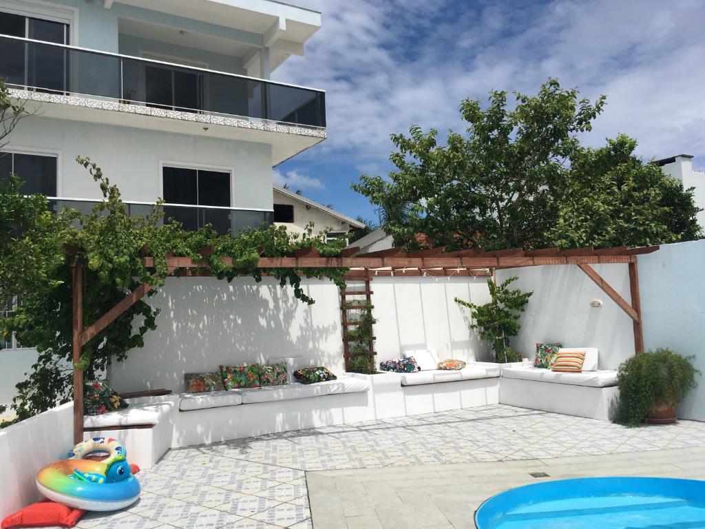  Apartamento com Piscina Perto da Praia