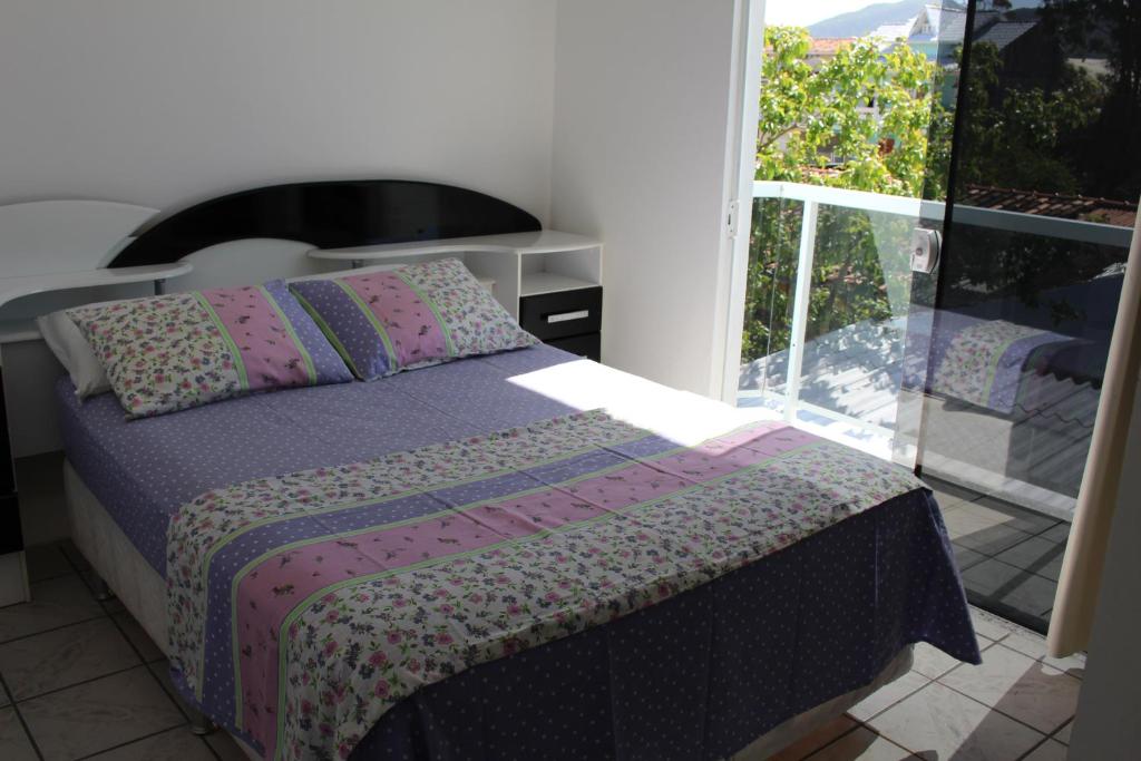  Apartamento com Piscina Perto da Praia