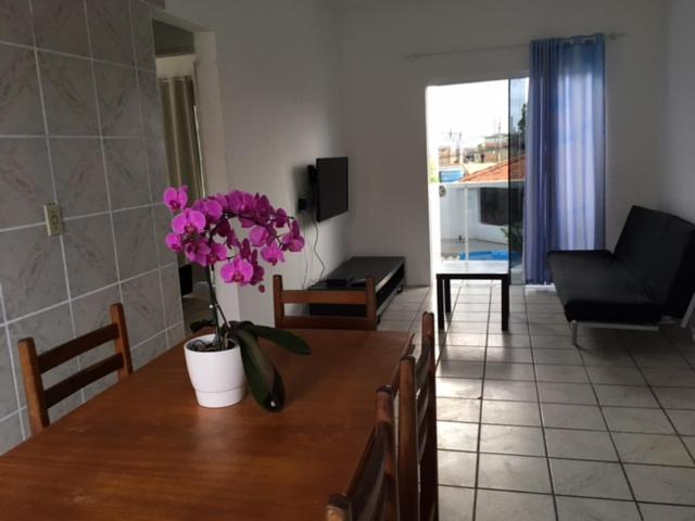  Apartamento com Piscina Perto da Praia
