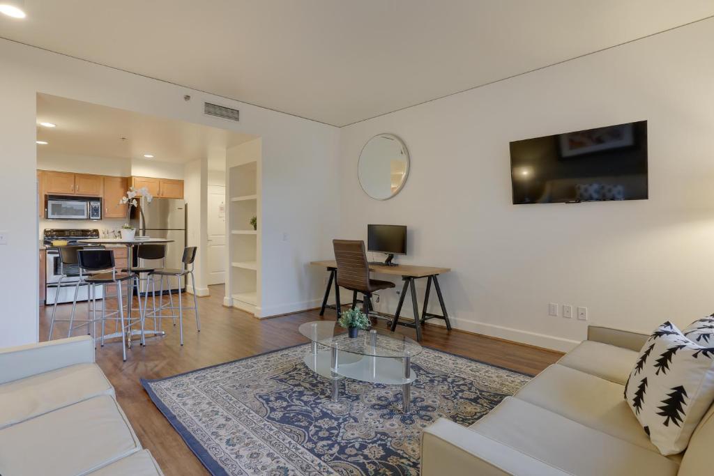 Renu Suites at The Burlington Portland - Deluxe Apartment