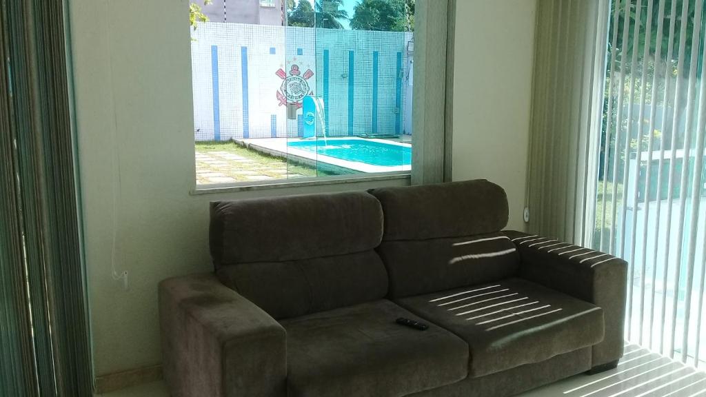  Casa 3 quartos com piscina Condomínio Bouganville