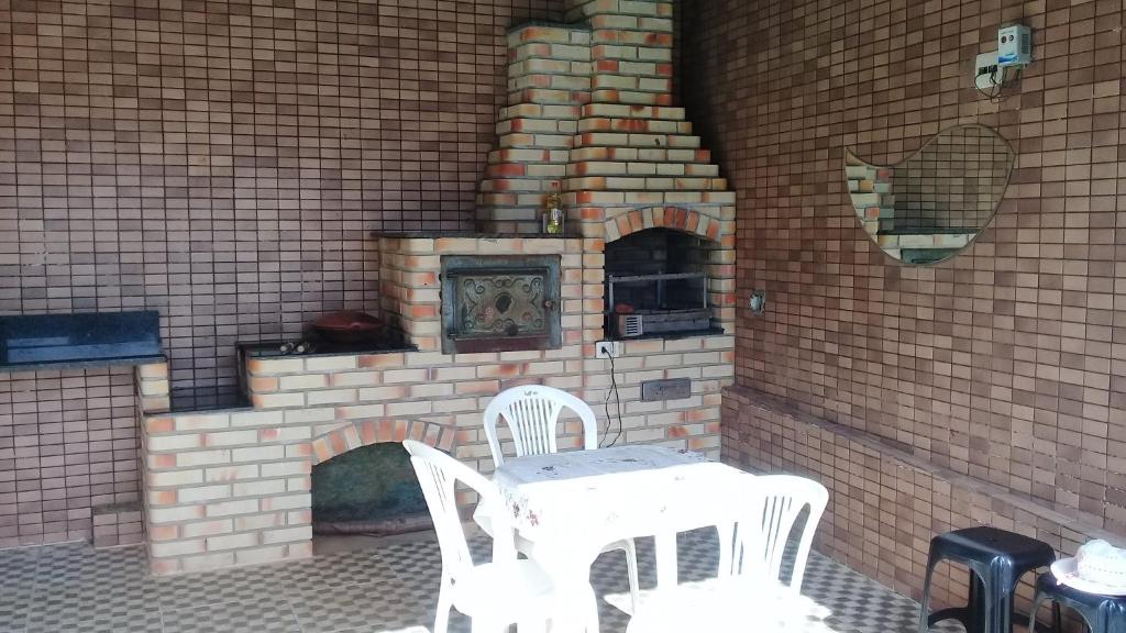  Casa 3 quartos com piscina Condomínio Bouganville