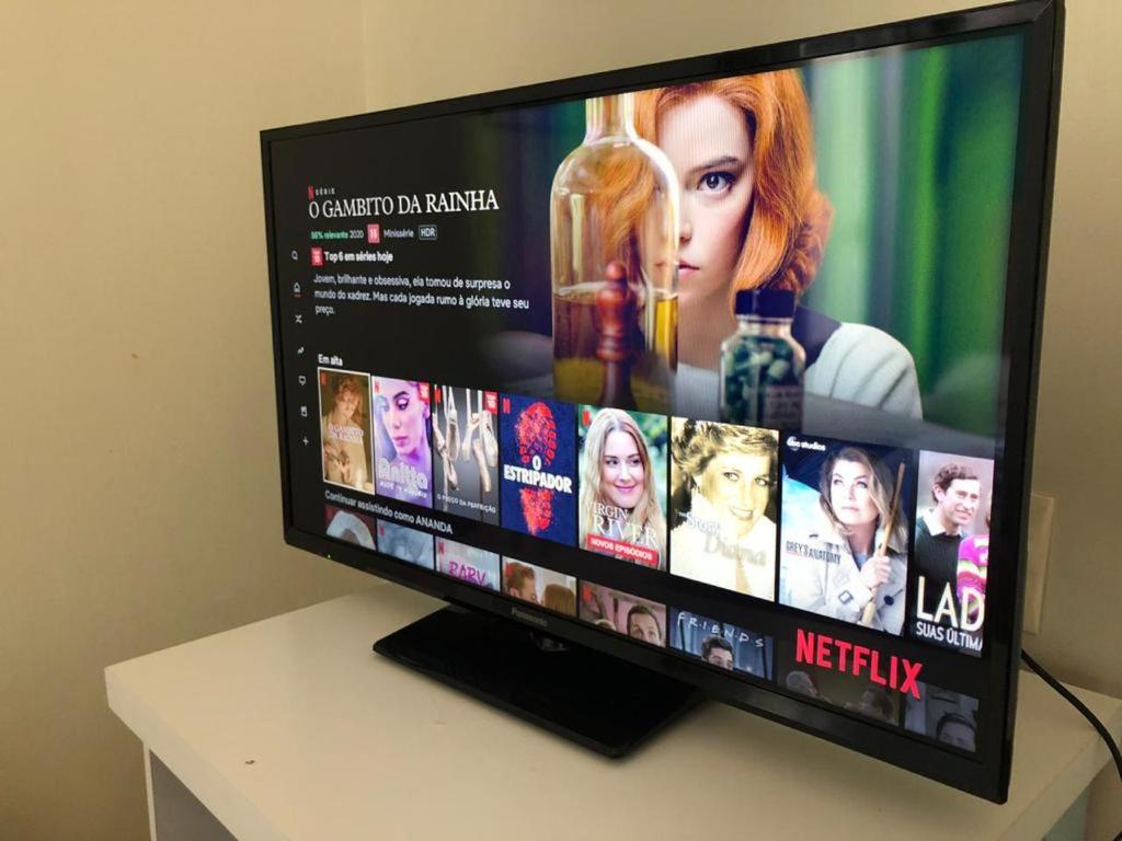 a flat screen tv sitting on top of a table at Apartamento Bela Vista in Uruguaiana