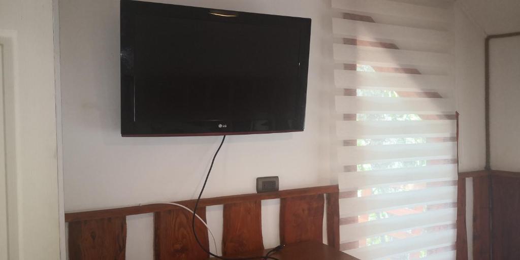 TV a/nebo společenská místnost v ubytování Lodge Palguin Alto
