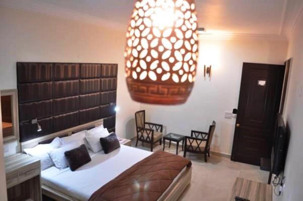 Postel nebo postele na pokoji v ubytování Solo Victoria Hotel