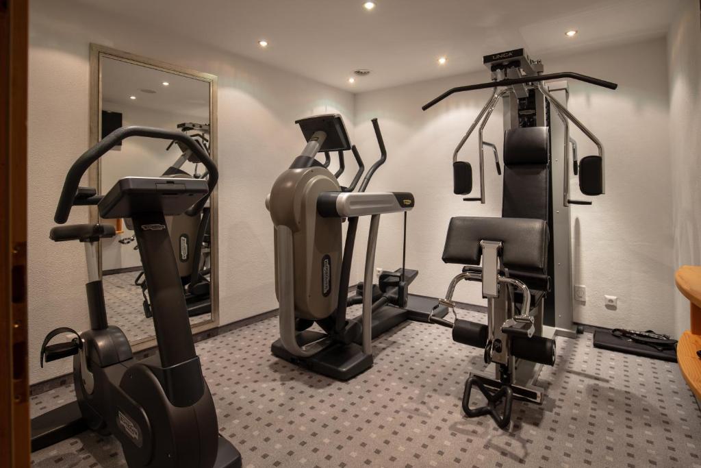 Posilňovňa alebo fitness centrum v ubytovaní The Hotel - himmlisch wohlfühlen