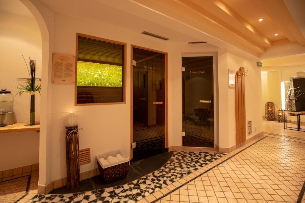Televízia a/alebo spoločenská miestnosť v ubytovaní The Hotel - himmlisch wohlfühlen