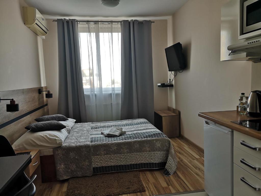 Posteľ alebo postele v izbe v ubytovaní Hotel 1
