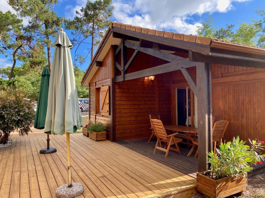 Gallery image of Cute chalet very central & close to the beach in Lacanau