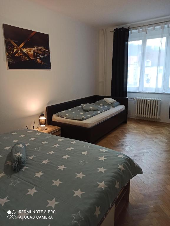 Postel nebo postele na pokoji v ubytování Lucka