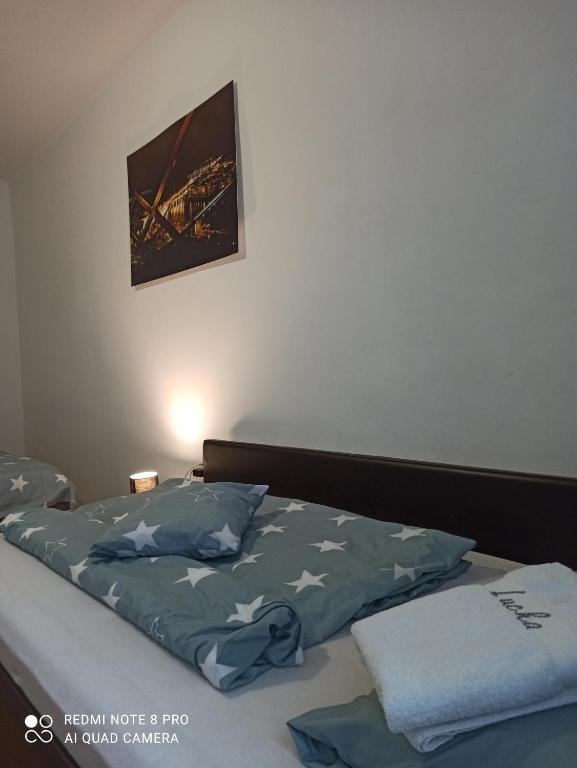 Postel nebo postele na pokoji v ubytování Lucka