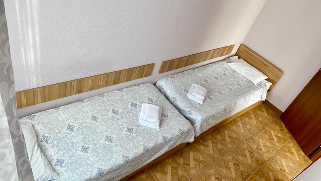 Postel nebo postele na pokoji v ubytování Zelenyi Kampus