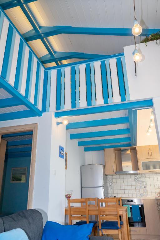 Kuchnia lub aneks kuchenny w obiekcie Iris Villas