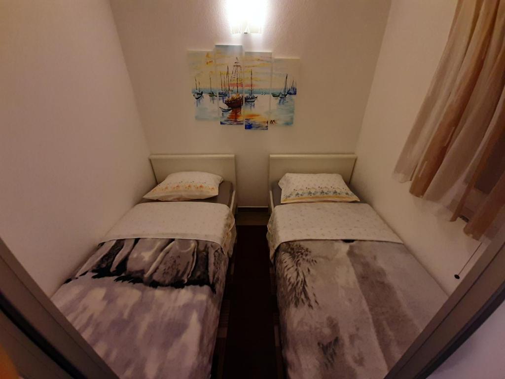 Posteľ alebo postele v izbe v ubytovaní Apartments Diana Vinišće