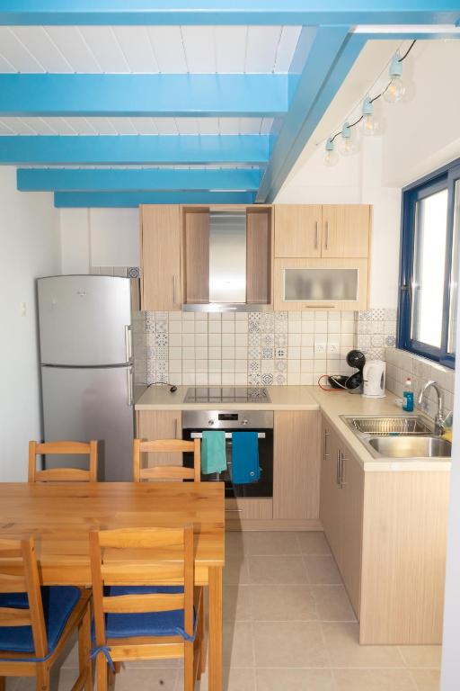 Kuchnia lub aneks kuchenny w obiekcie Iris Villas