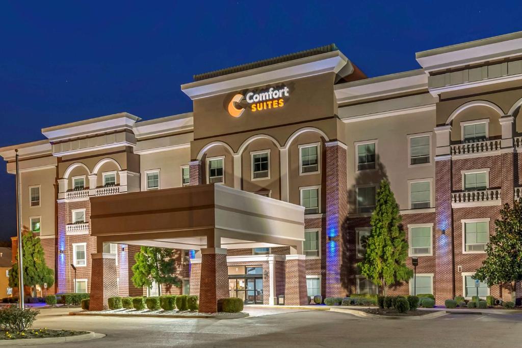 a rendering of a courtyard cities hotel at Comfort Suites West Memphis I-40 I-55 in West Memphis