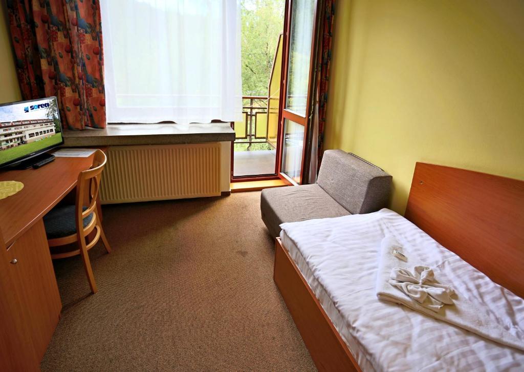TV a/nebo společenská místnost v ubytování Hotel SOREA ĎUMBIER