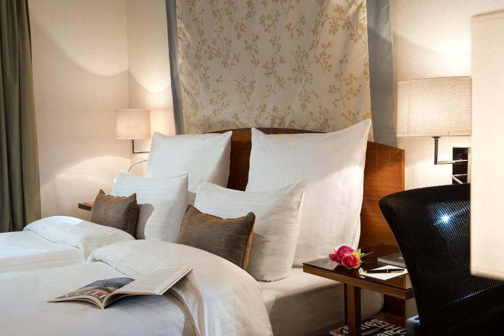 Warwick Grand-Place Brussels - Premium İki Yataklı Oda