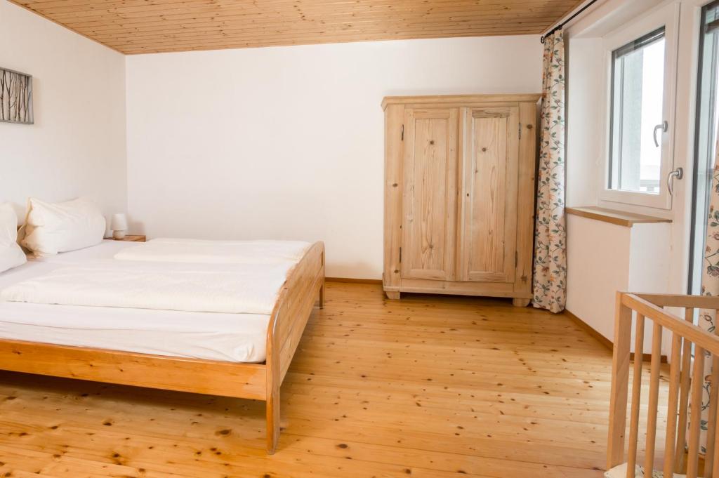 Postel nebo postele na pokoji v ubytování Familienferienhof Stabauer