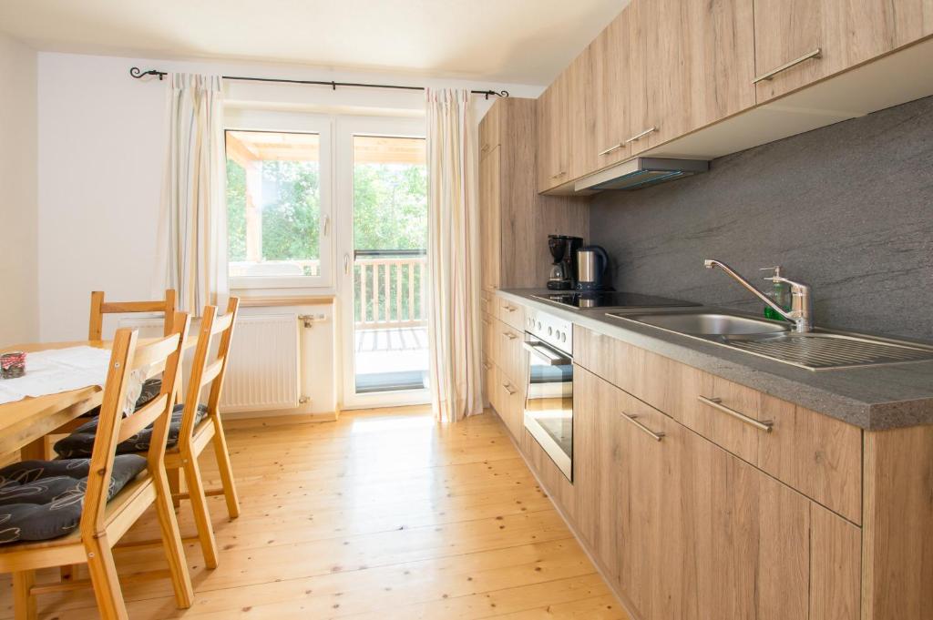 Kuchyň nebo kuchyňský kout v ubytování Familienferienhof Stabauer