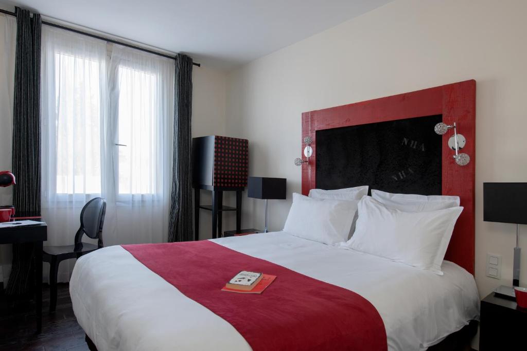 Postel nebo postele na pokoji v ubytování Hôtel Arles Plaza