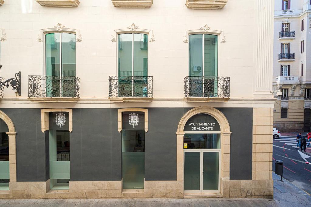 Albergue Pensión Ayuntamiento (España Alicante) - Booking.com