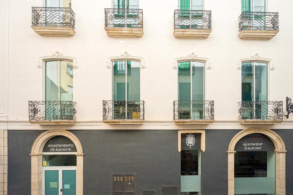 Pensión Ayuntamiento, Alicante – Updated 2023 Prices