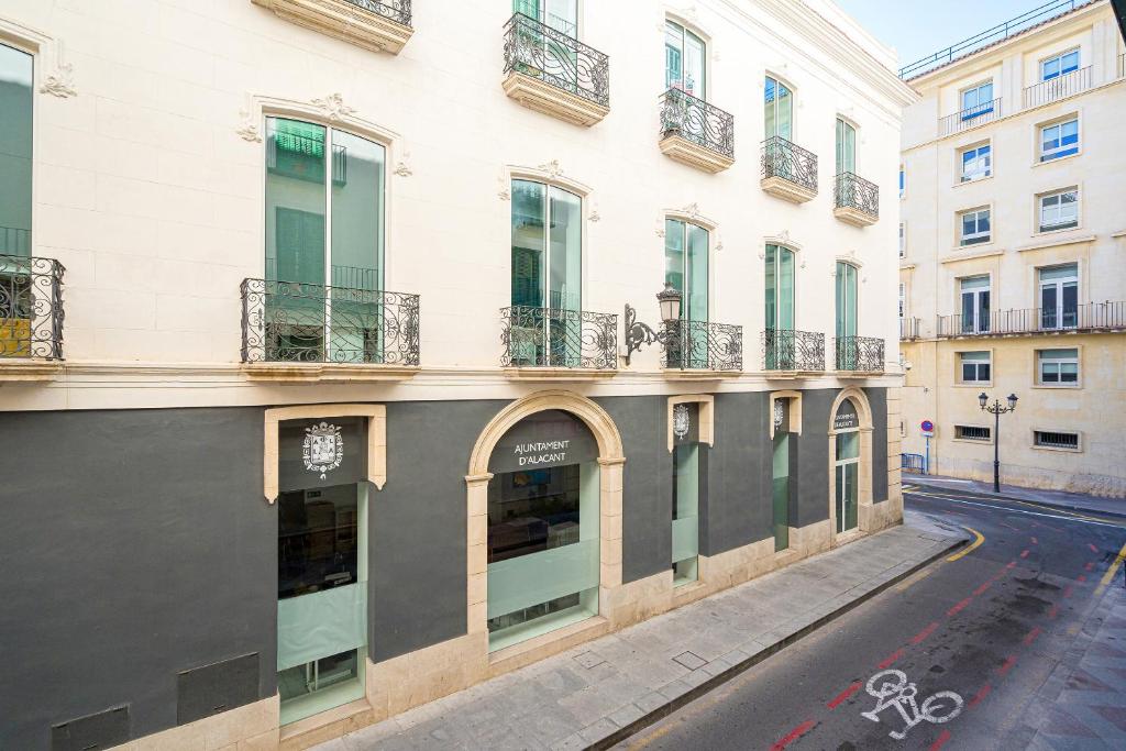 Pensión Ayuntamiento, Alicante – Updated 2023 Prices