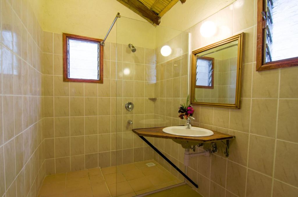 Koupelna v ubytování Sentrim Mara Lodge