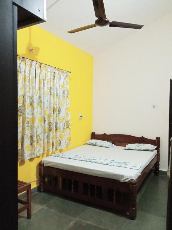 Postel nebo postele na pokoji v ubytování Shalom Guest House