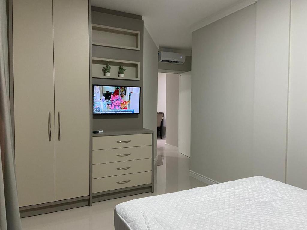  Apto NOVO com 2 suítes e Piscina